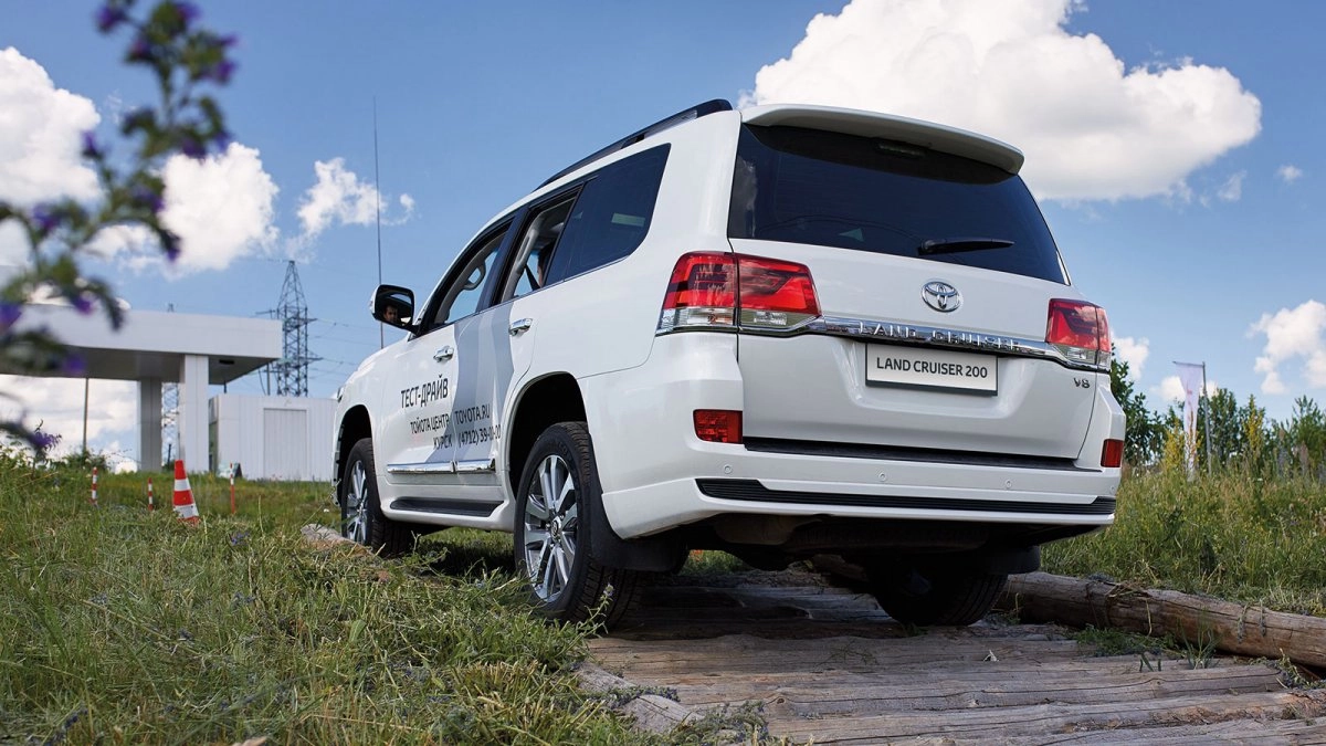 ремонт электропривода багажника Toyota
